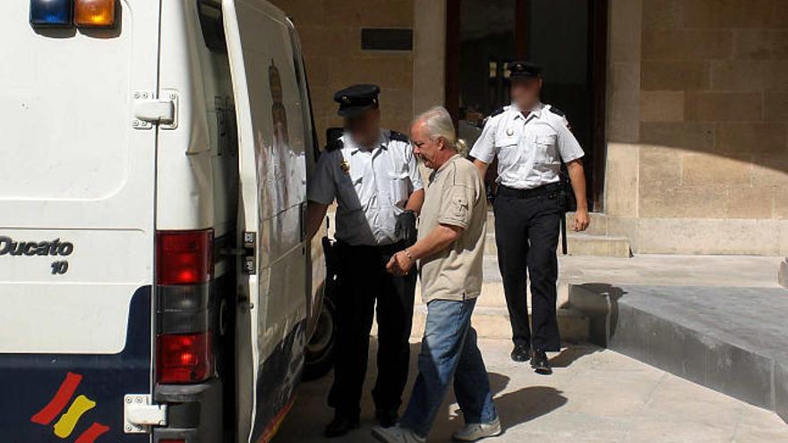 El acusado, un español de 56 años, confesó ayer los hechos en la Audiencia Provincial de Palma.