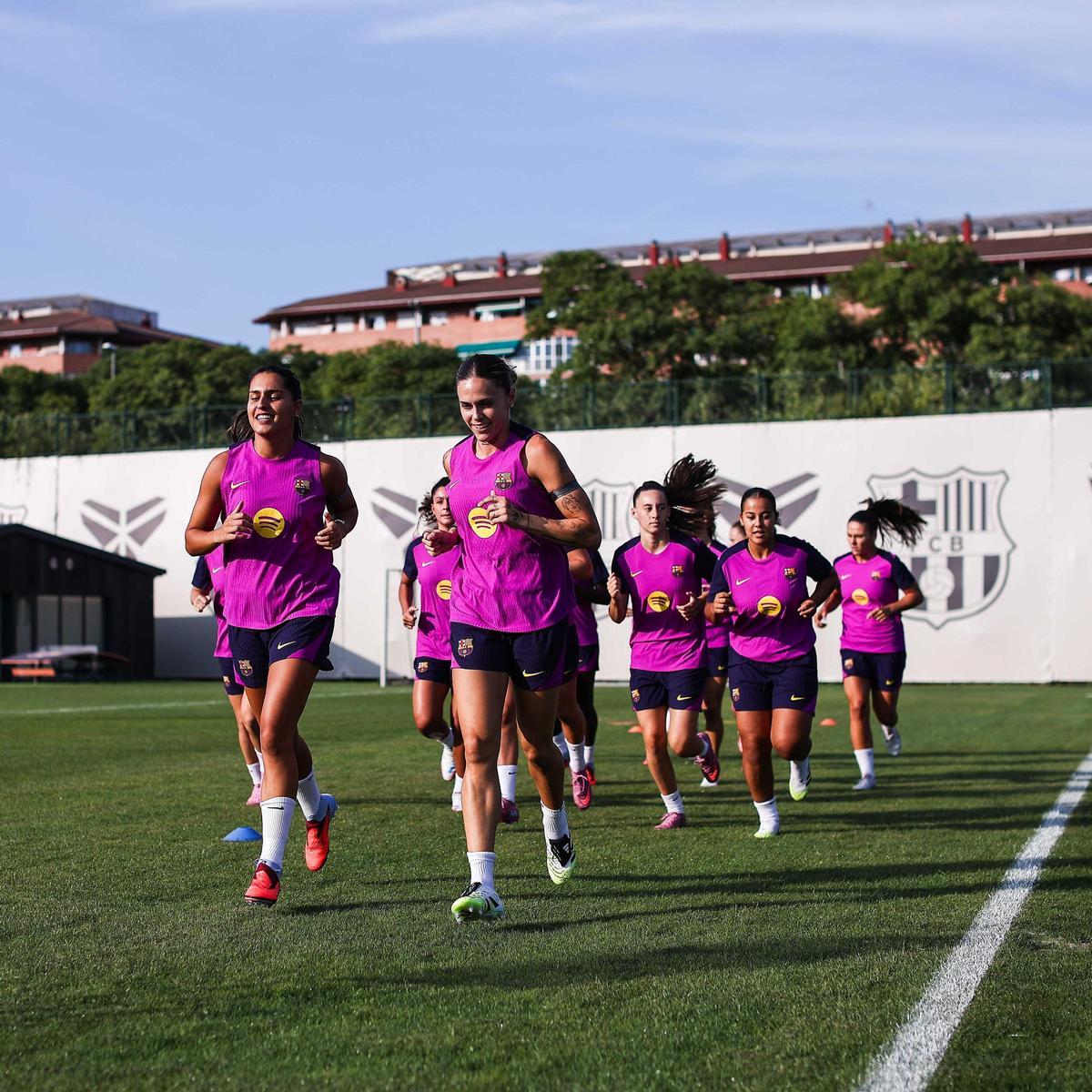 Las jugadoras del Barça entrenan en esta pretemporada en la Ciudad Deportiva