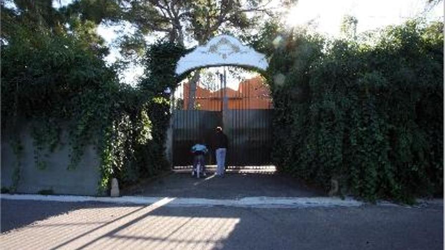 Fachada de la antigua casa de campo del matrimonio Blasco-Císcar.