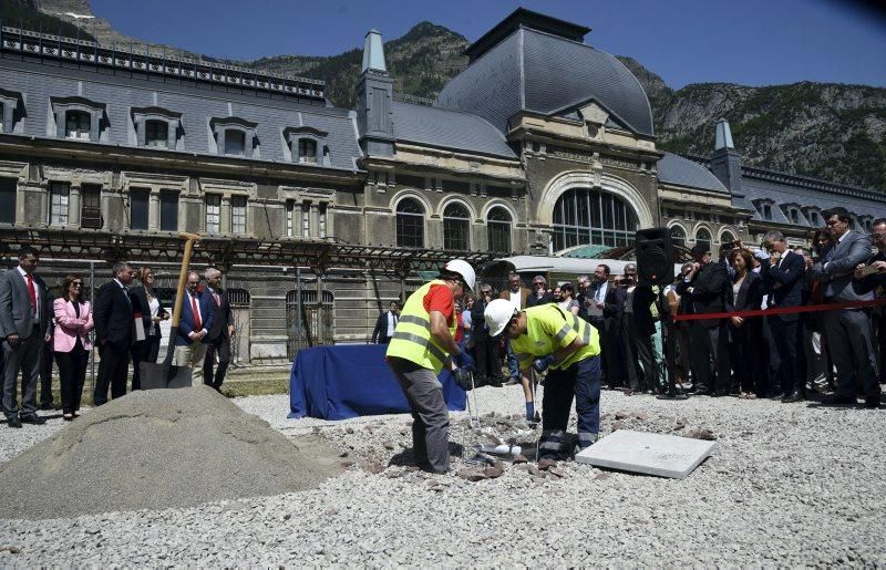 Reapertura de la línea ferroviaria internacional de Canfranc