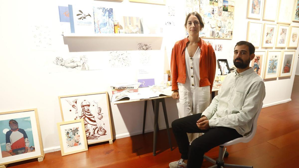 Cristina Barrientos y Denís Galocha, en la réplica de su estudio que se puede ver en &#039;Un universo de dos&#039;.