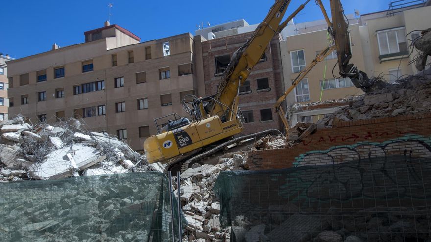 La demolición del antiguo concesionario cambia Plaza de Toros Vieja