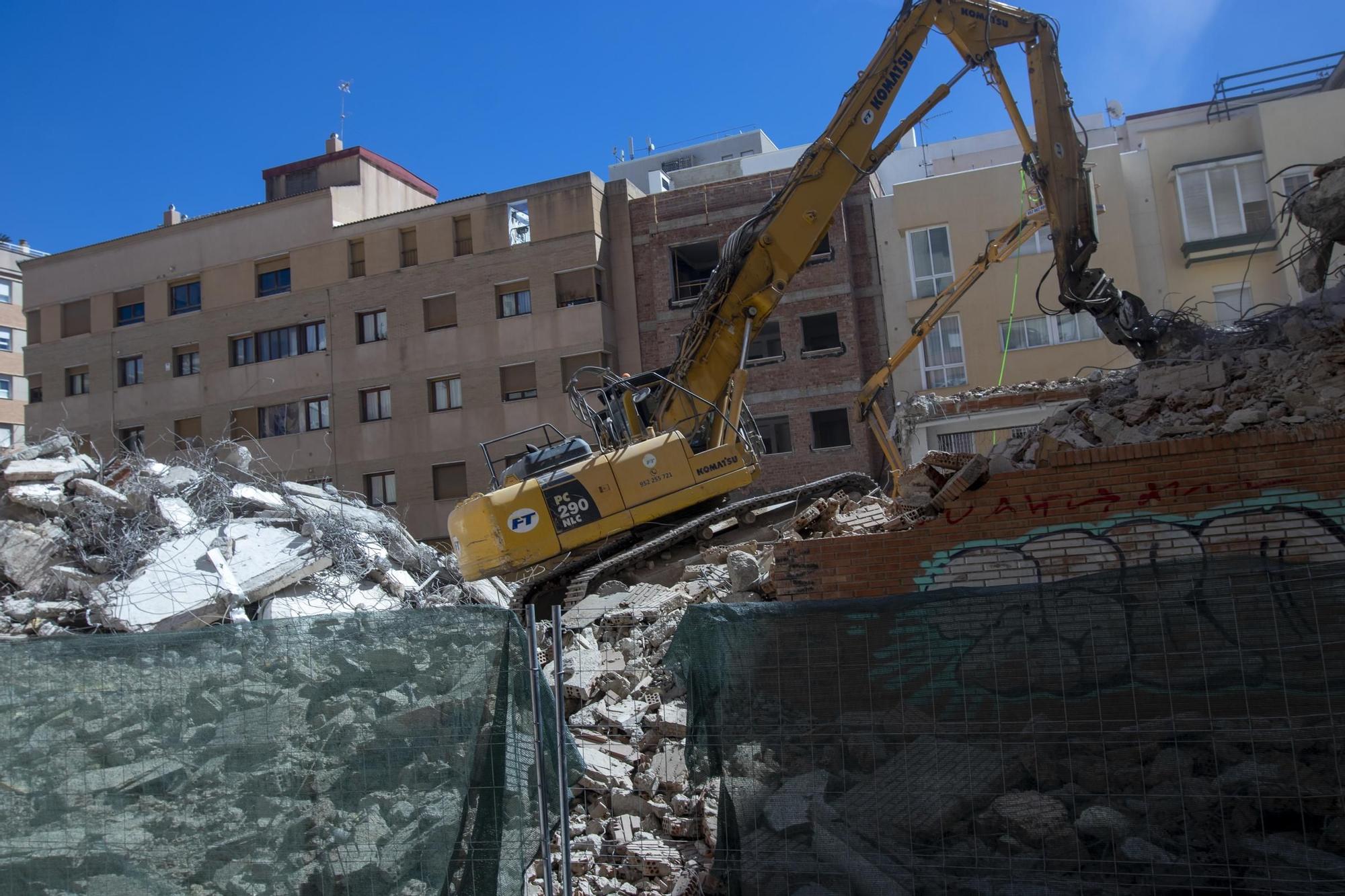 Demolición del antiguo concesionario de Plaza de Toros Vieja para un nuevo hotel