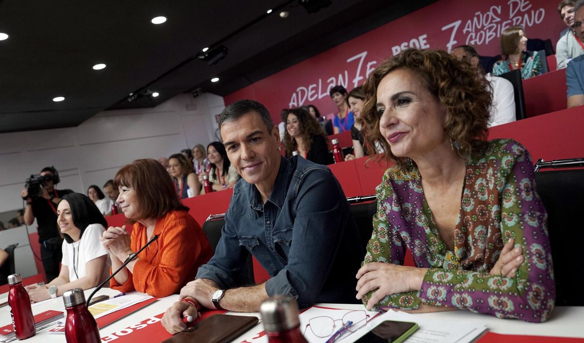 "La prensa se desmarca del PSOE" "La prensa se desmarca del PSOE"