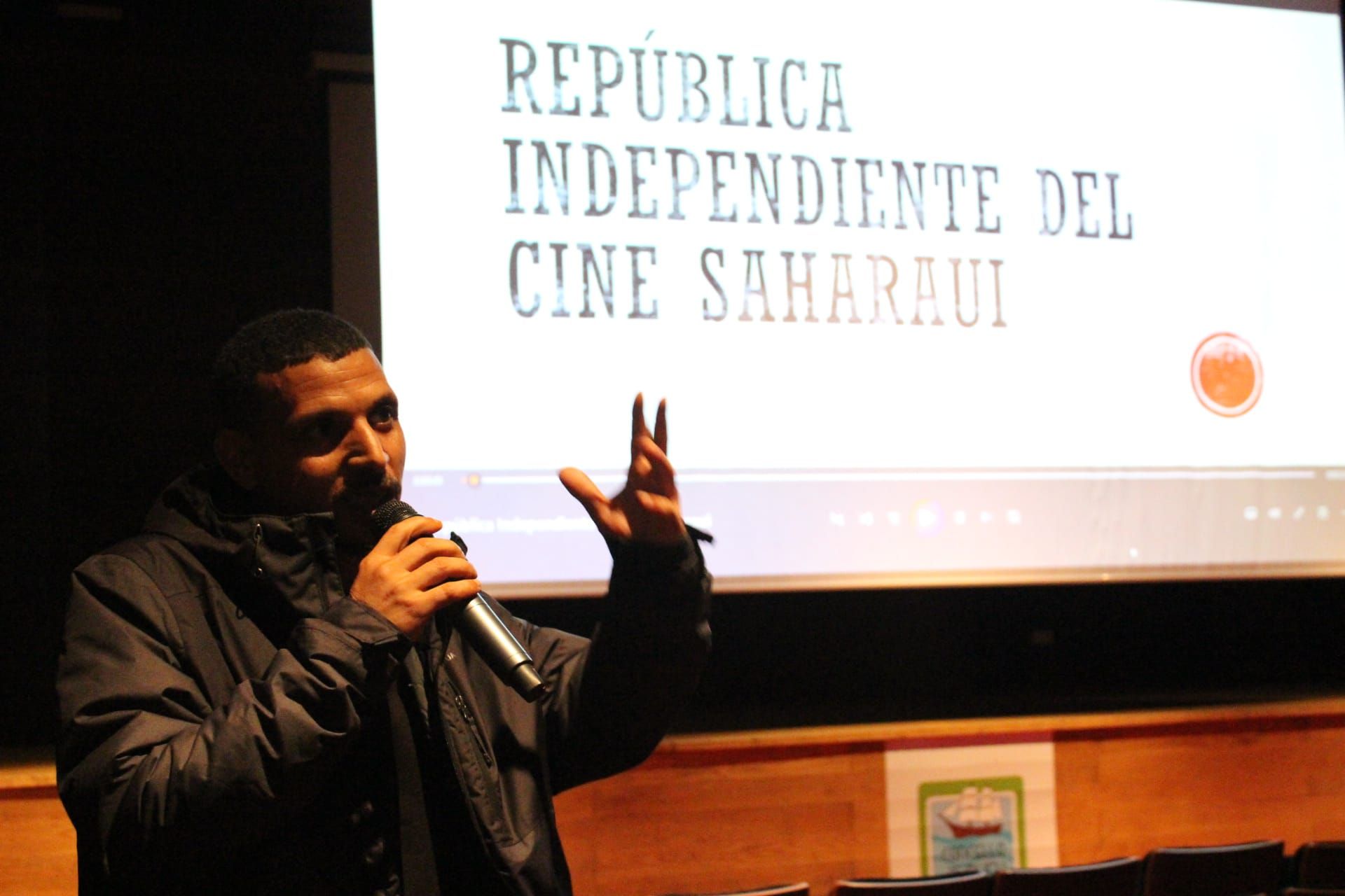 El cineasta saharaui Lafdal Mohamed Salam en Bueu