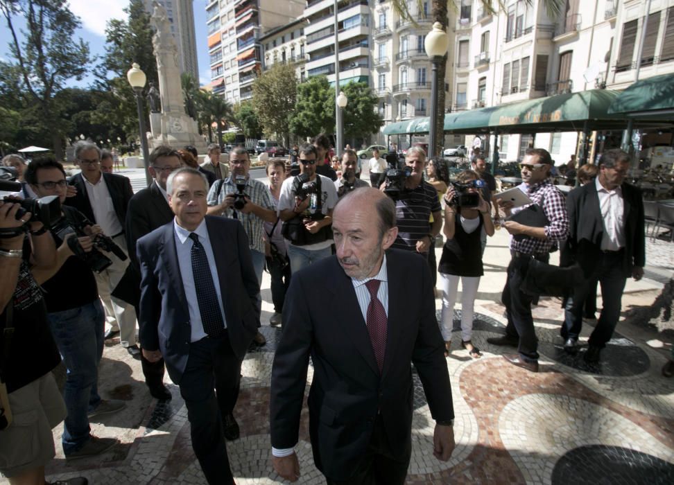 En octubre de 2013 participó en una cumbre en defensa del Corredor Mediterráneo junto a las direcciones socialistas de la Comunitat Valenciana, Murcia, Cataluña, Baleares y Andalucía en Alicante