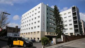 Condemnats a penes de presó dos metges que es van deixar una tovallola a l’abdomen d’una pacient