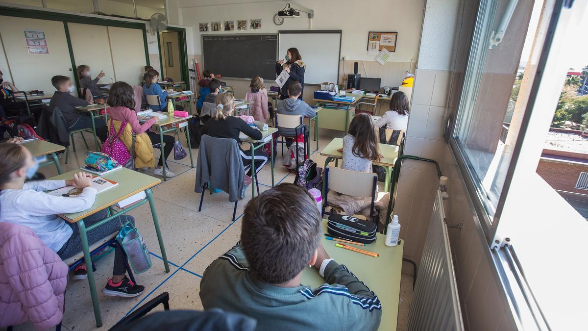 Alumnos en un aula de un colegio de Alicante