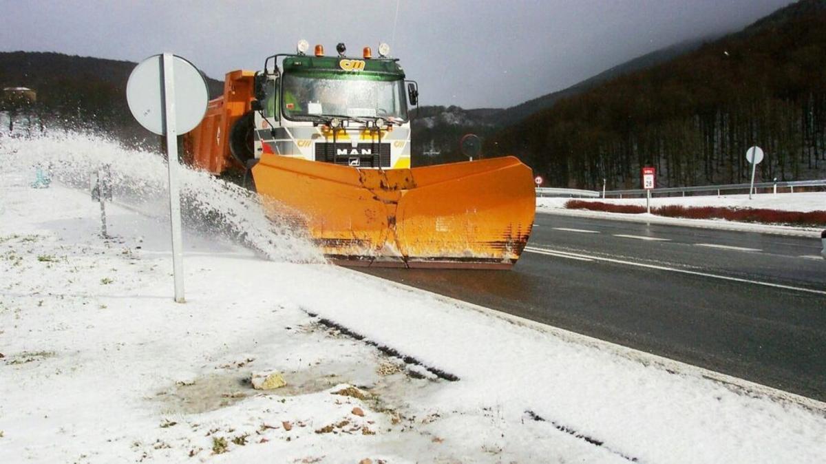 Alertan de los riesgos ecológicos de fundir la nieve con sal