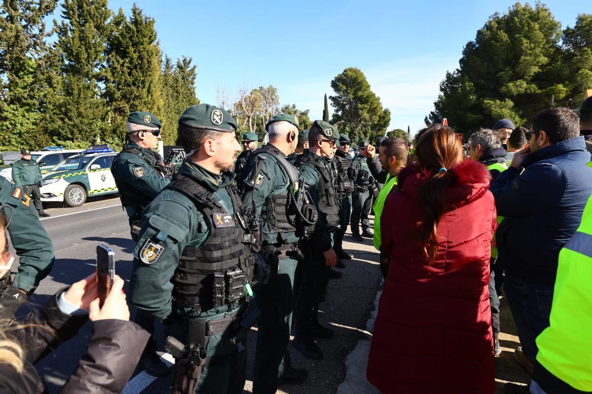 En imágenes | Atascos en los alrededores de Plaza por un protesta de agricultores por el acuerdo del Mercosur En imágenes | Atascos en los alrededores de Plaza por un protesta de agricultores por el acuerdo del Mercosur