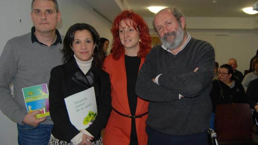 Rosendo Argüelles, Marta Pisano, la edil Lorena Villar y José Ramón Hevia, jefe del servicio de Promoción de la Salud y Participación Ciudadana del Principado.