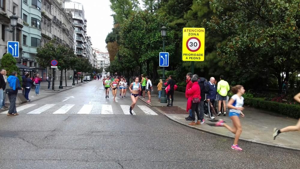 La carrera Vigo +11 llena la ciudad de deporte