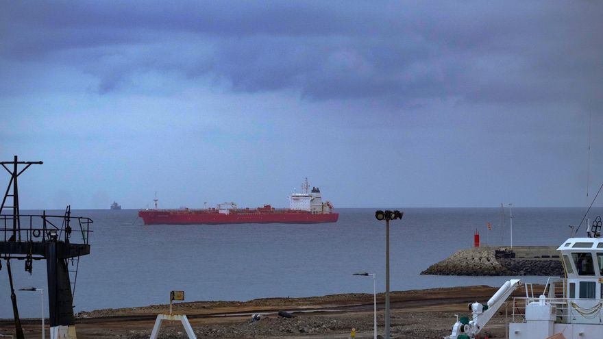¿No vienen grandes petroleros al Puerto de Las Palmas o no los vemos?