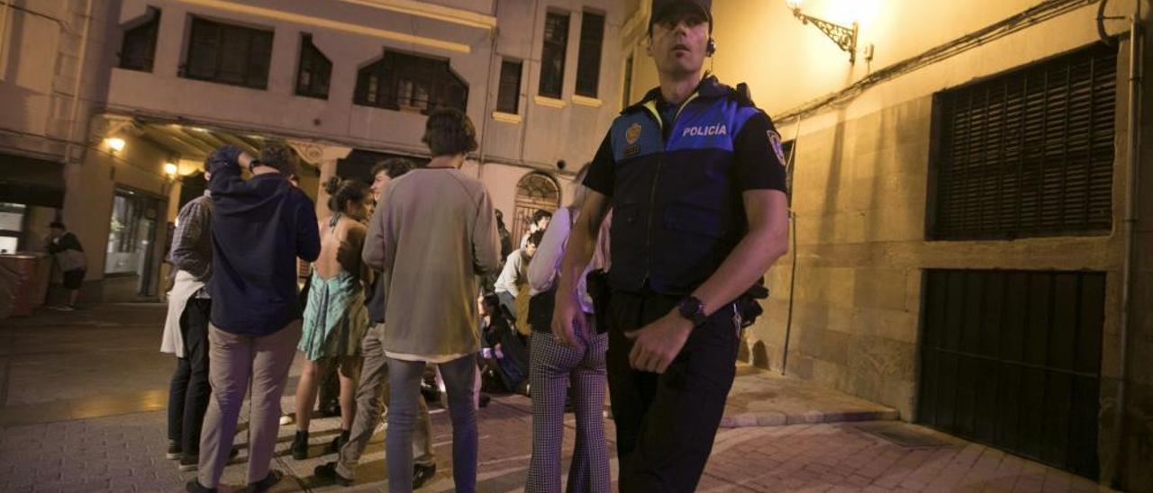 Así trabaja la brigada antibotellón de San Mateo