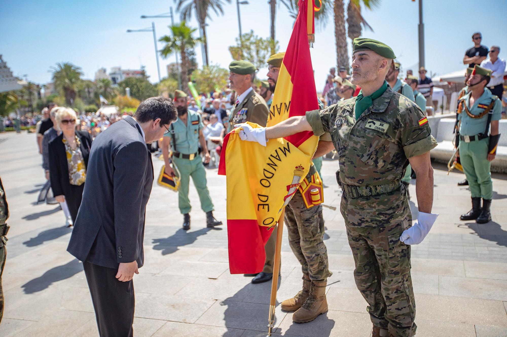 Sol y fidelidad a la bandera en Torrevieja