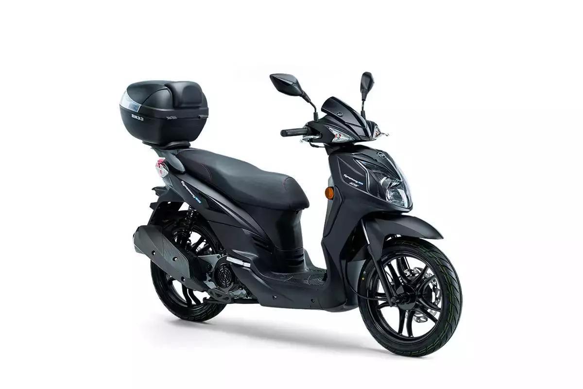 SYM Symphony 125, 438 kayıtla (toplam 5.835) Kasım ayında İspanya'da en çok satan dördüncü motosiklet oldu. Başlangıç ​​maliyeti 2.299 Euro'dan başlıyor.