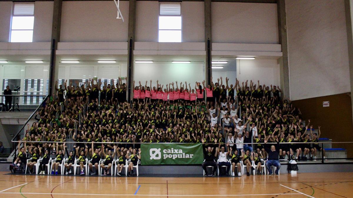 El C.B. Tavernes ha crecido en todos los aspectos, tanto en la esfera deportiva como personal, alcanzando en la actualidad un total de 20 equipos: 10 masculinos, 7 femeninos y 3 mixtos, sumando un total de 254 jugadores/as, de los cuales 102 son chicas.