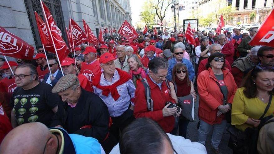Cientos de jubilados rodean el Banco de España contra el &quot;robo&quot; de pensiones