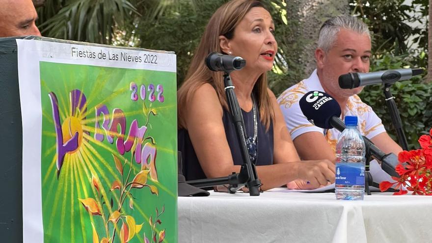 La alcaldesa de Agaete, María del Carmen del Rosario, en la presentación del programa de las fiestas de  las Nieves.