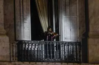 Ara Malikian toca desde un balcón del Palacio Real como broche final a las celebraciones reales