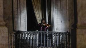 Ara Malikian toca desde un balcón del Palacio Real como broche final a las celebraciones reales
