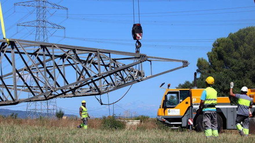 Desmantellen les línies que s&#039;han compactat amb la MAT entre Vic i Santa Llogaia