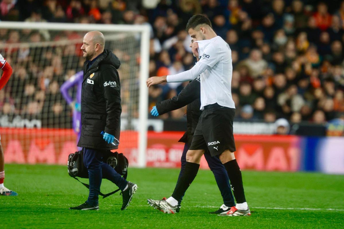 Copete se retira lesionado del Valencia - Athletic de Copa