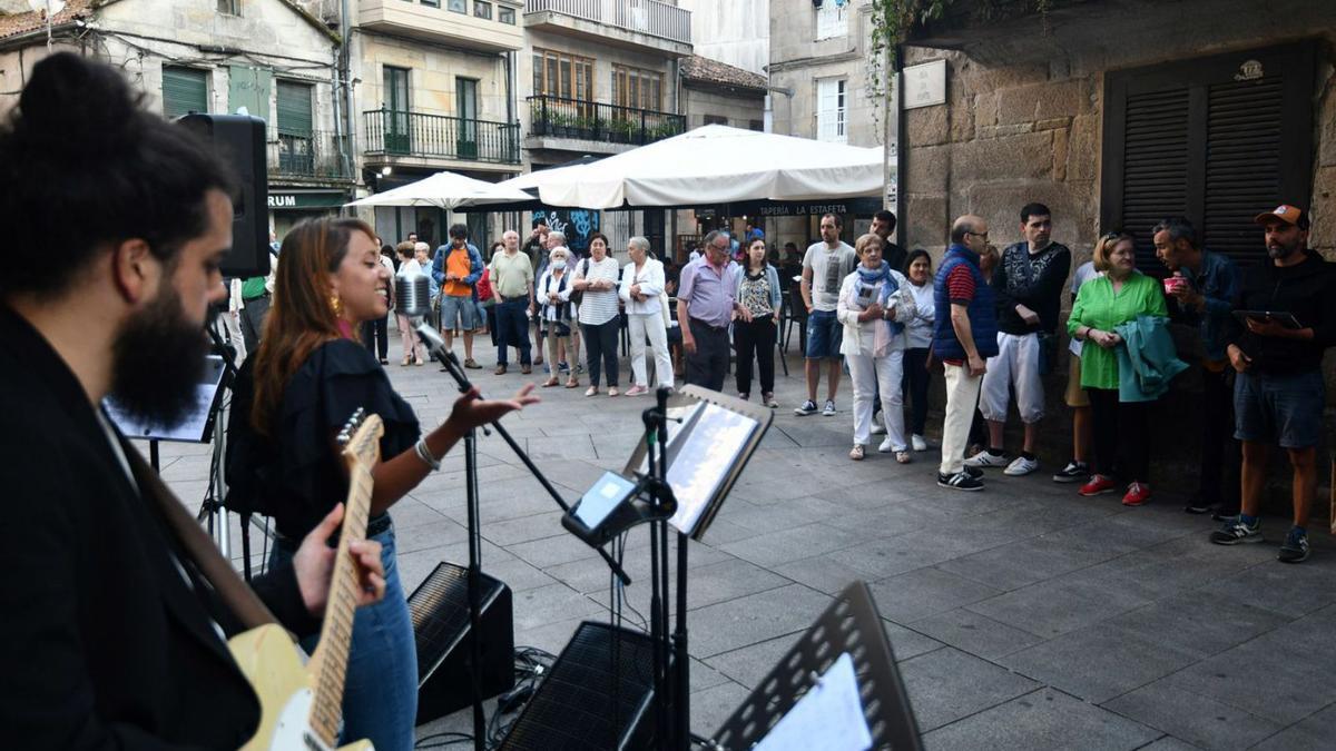 El concierto de “Hainas” en la plaza Celso García de la Riega inauguró el ciclo.   | // GUSTAVO SANTOS