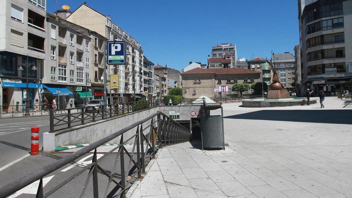 El parking de O Carballiño afectado por las filtraciones de agua está bajo una plaza de propiedad municipal.