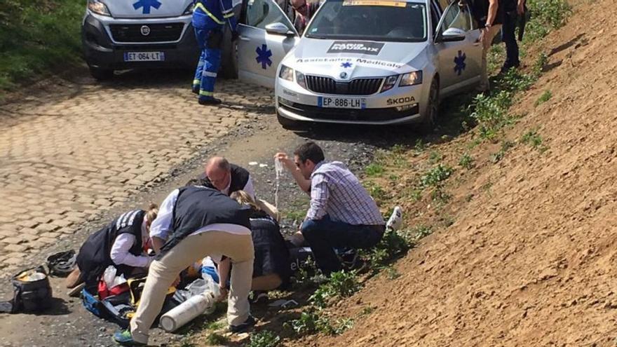 El ciclista belga Goolaerts sufre un paro cardiaco tras caer en la París-Roubaix