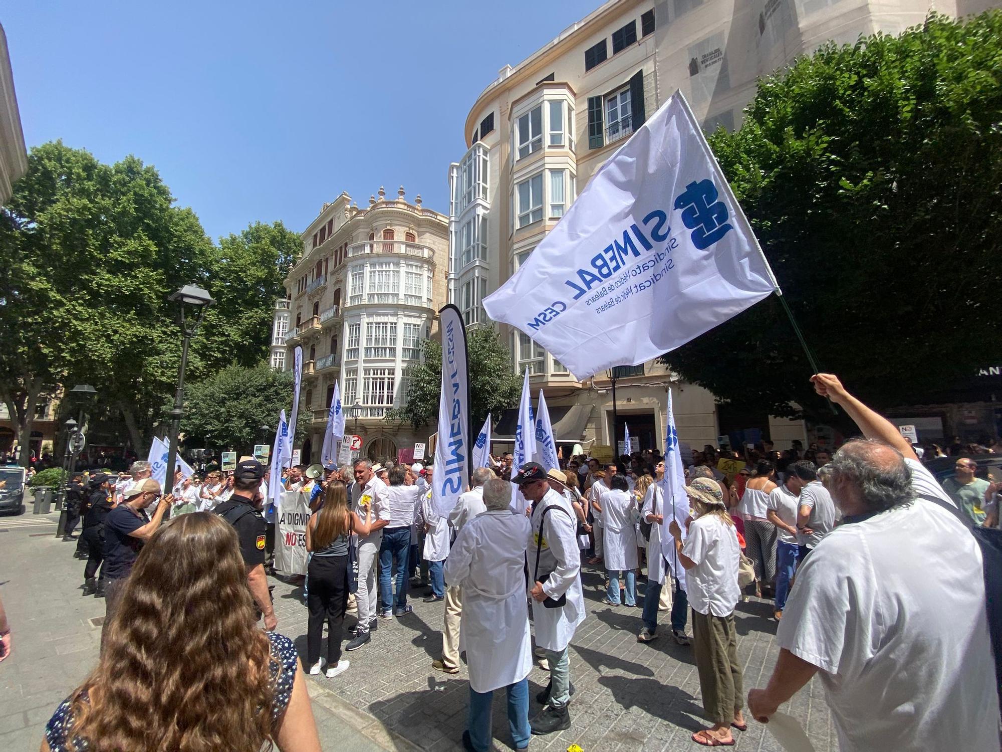 Así ha sido la concentración de médicos en Mallorca