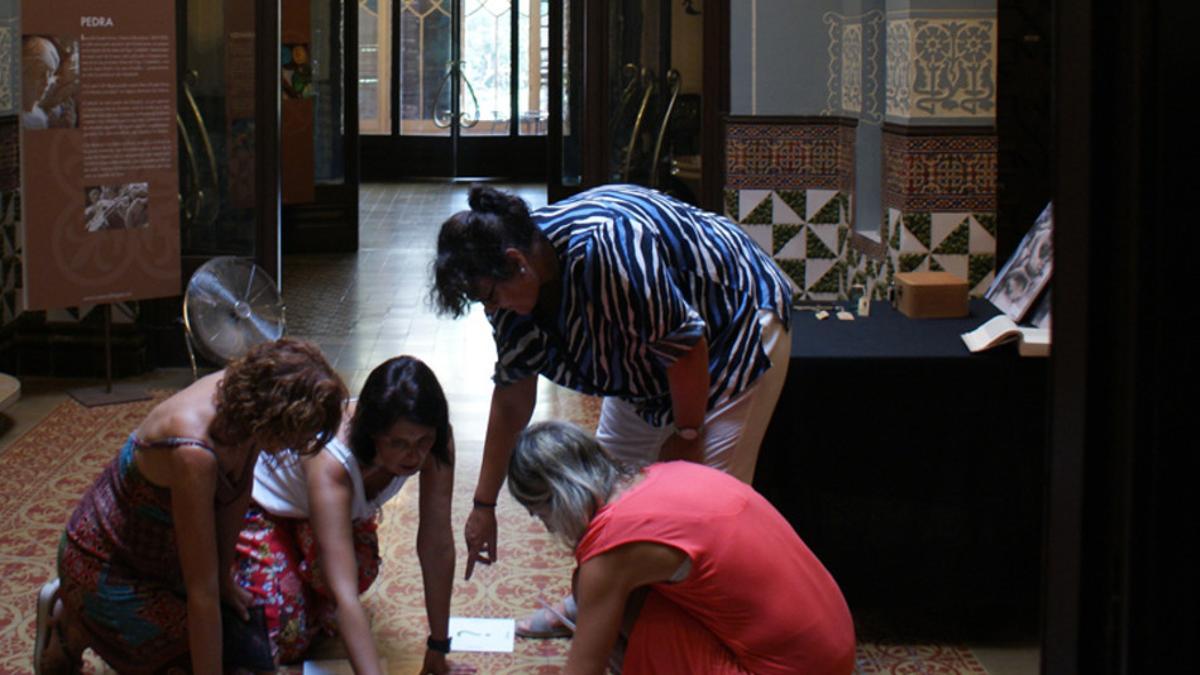 Profesoras de la escuela GEM participan en el escape room ¿El misterio de la casa Coll i Regàs¿.