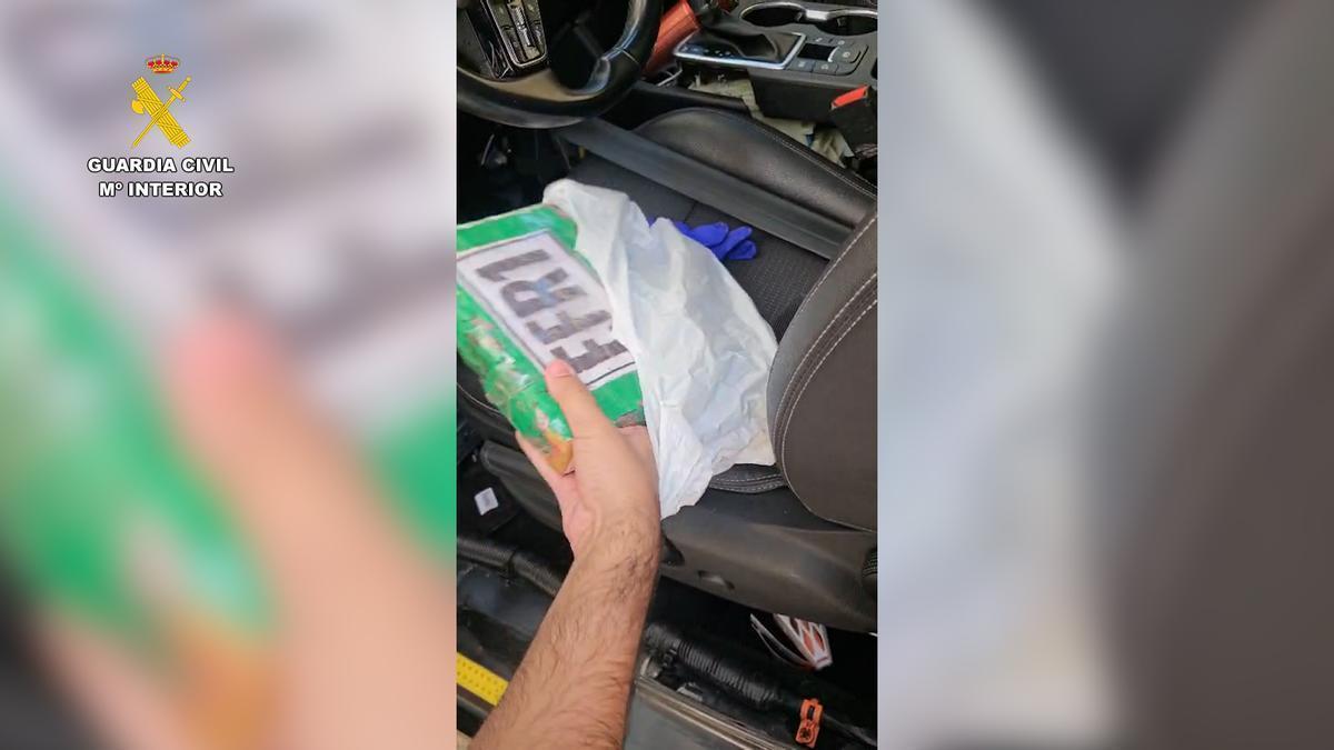 La Guardia Civil interviene un kilo de cocaína escondido en un vehículo en Guareña