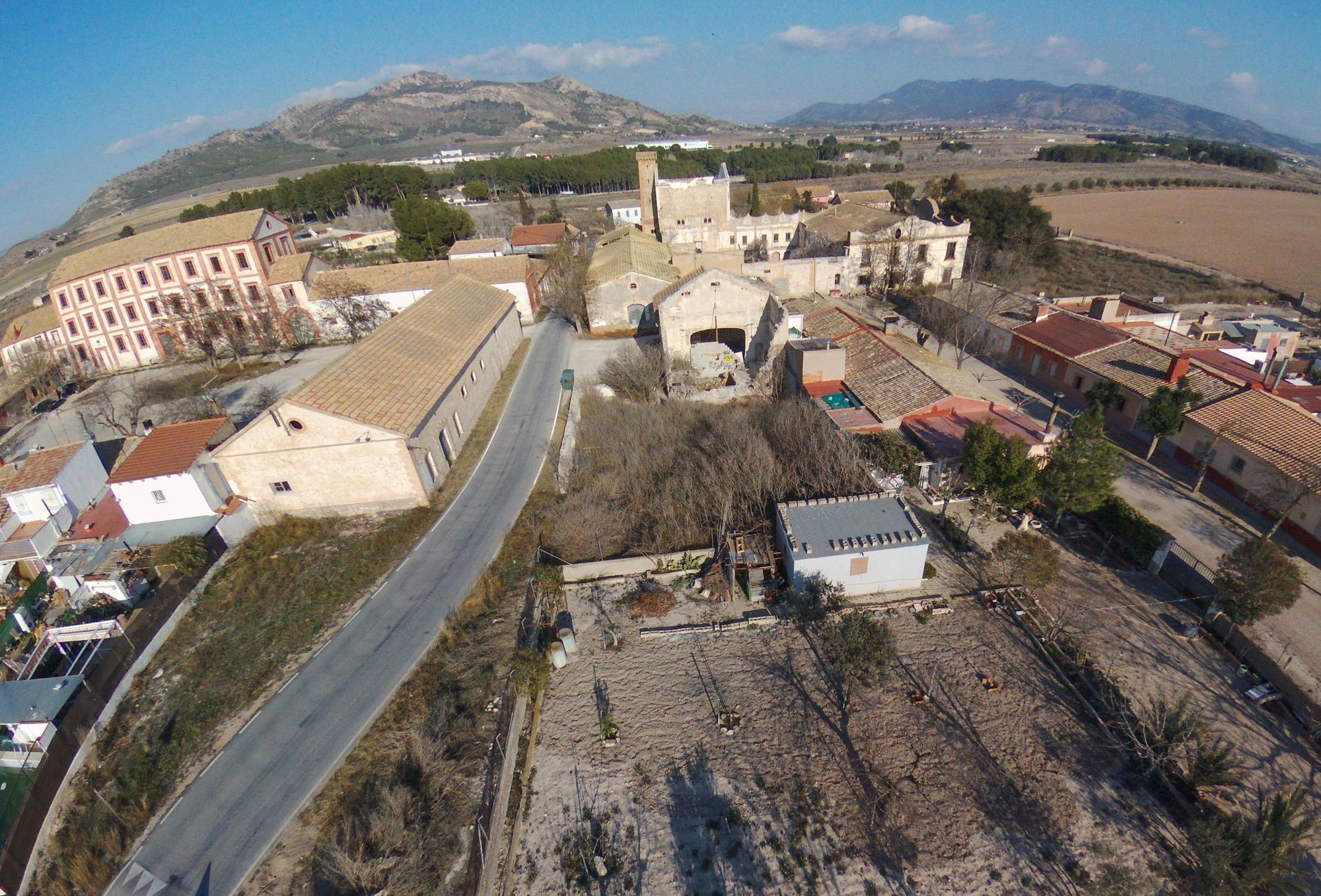 Así es la Colonia de Santa Eulalia, el pueblo donde se graba 'L'Alqueria Blanca'