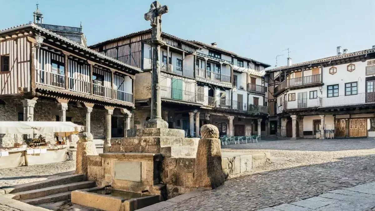 El primer pueblo declarado Conjunto Histórico-Artístico de España es una villa medieval de calles empedradas y balcones de madera