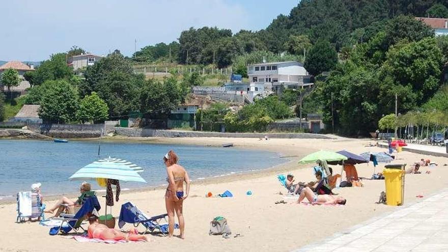 Zona de la playa de A Punta, en la parroquia de Cesantes, en la que restringirá el consumo de tabaco. // FdV