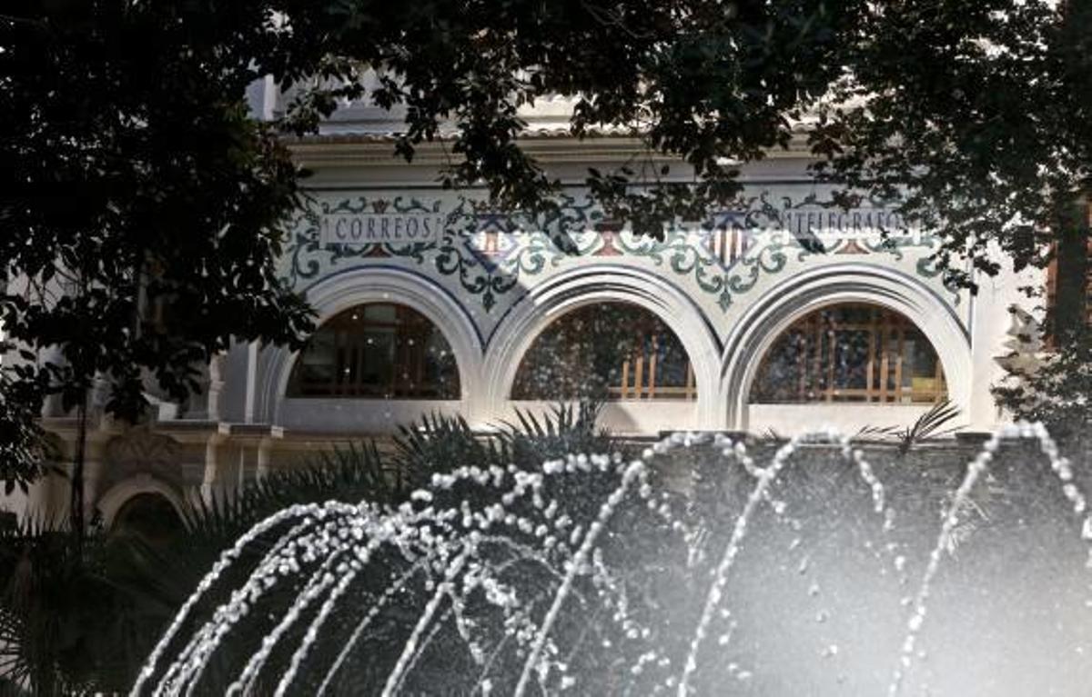 La fachada del edificio de Correos