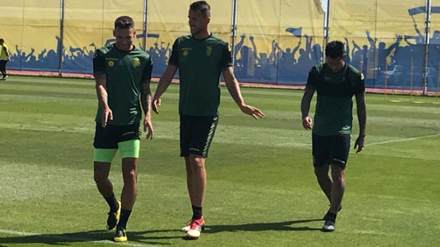 Danny Blum, Tomás Pekhart y Sergio Araujo, durante el entrenamiento de este mediodía en El Hornillo.