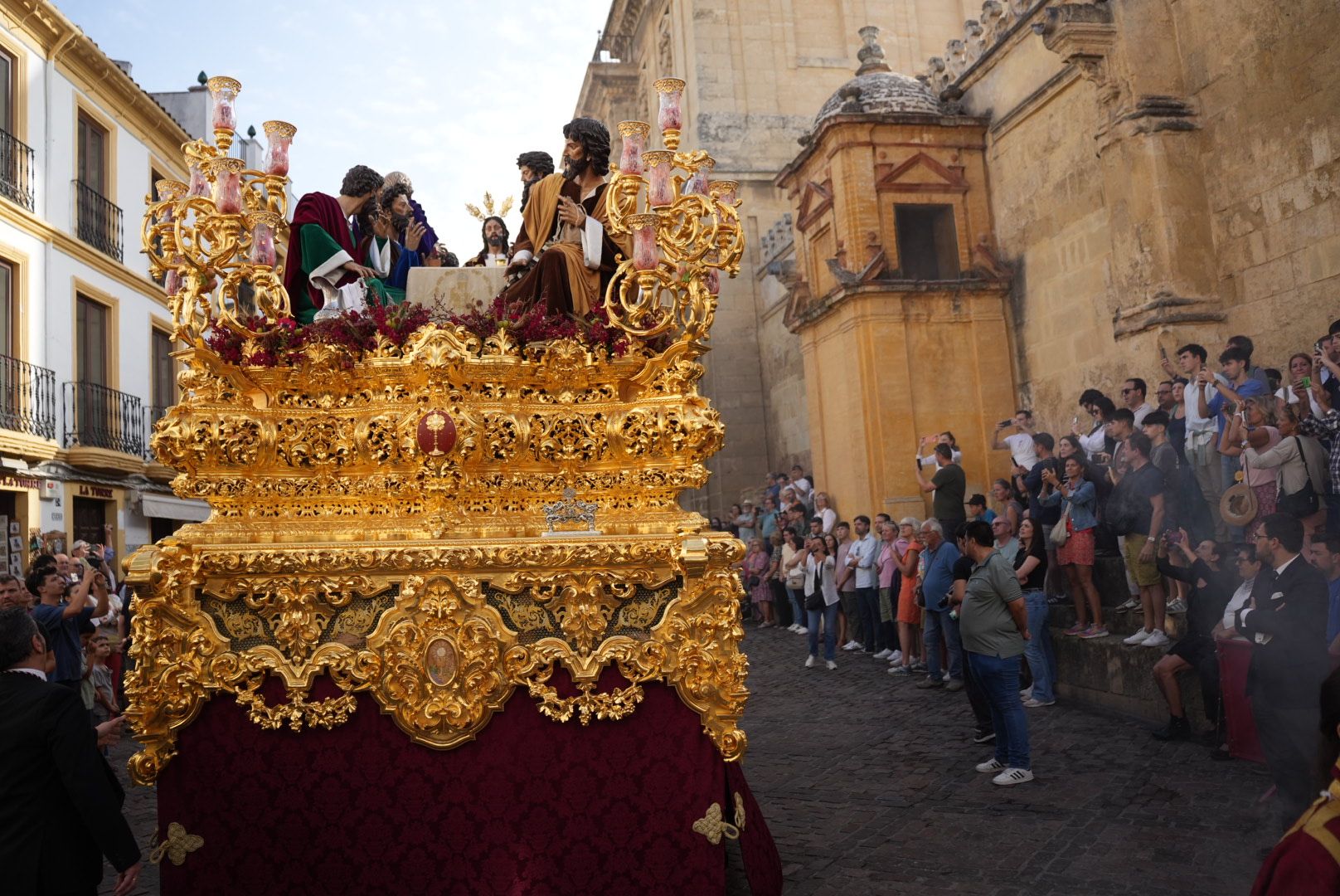 El regreso de La Cena a su templo, en imágenes