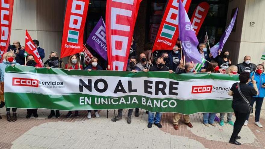 La huelga de ayer jueves en Unicaja Banco registró de nuevo un gran seguimiento.