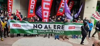 Unicaja Banco y los sindicatos logran in extremis un preacuerdo sobre el ERE tras una reunión final de 24 horas