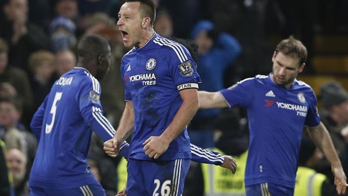Terry salvó un punto para el Chelsea con un gol in extremis y en fuera de juego