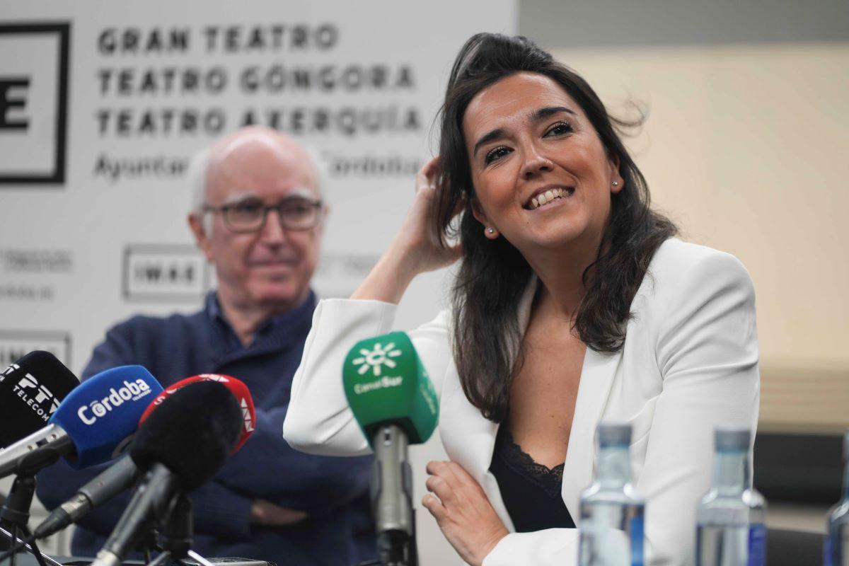 Auxiliadora Toledano, junto a Francisco López, en la rueda de prensa de presentación.