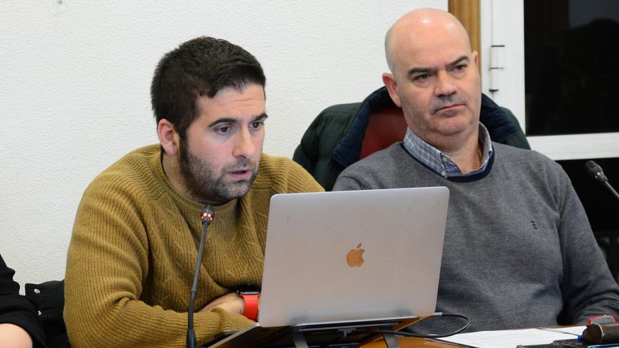 Xosé Leal y Félix Juncal en un pleno reciente.