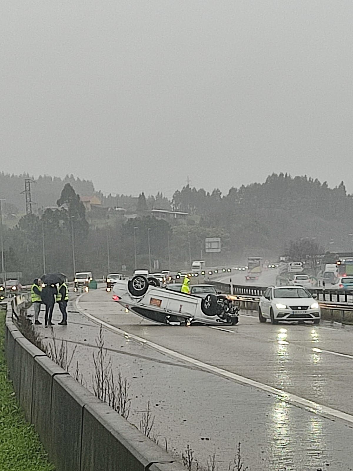 EN IMÁGENES: El temporal en Asturias deja las primeras inundaciones por las lluvias, incidencias en los trenes y vuelos suspendidos