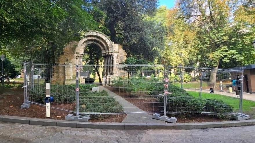 Blindado uno de los arcos más importantes de Oviedo durante las fiestas de San Mateo
