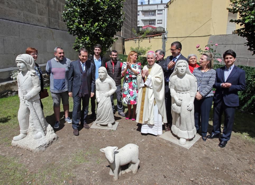 El obispo Quinteiro Fiuza bendice la escultura donada por la Diputación: "Forma ya parte de la historia de Vigo"