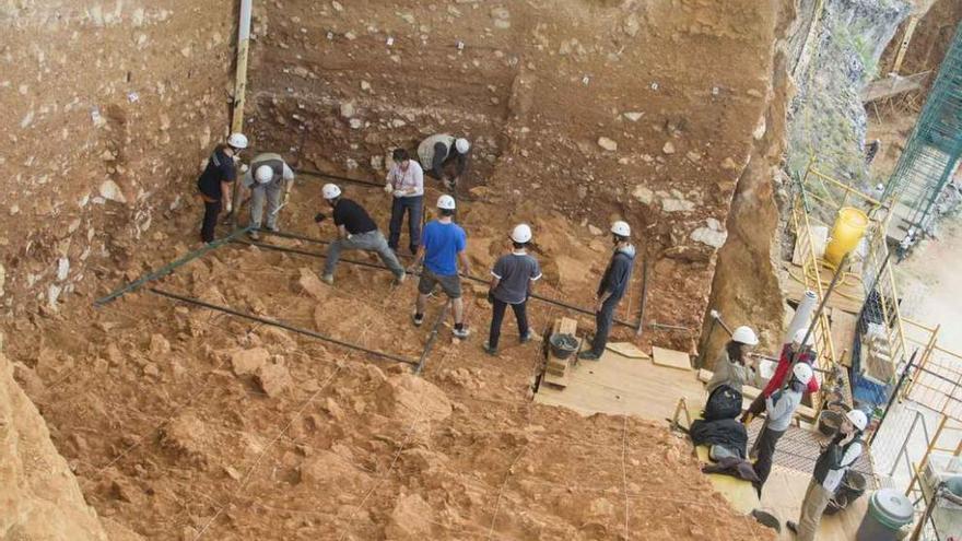 Trabajos arqueológicos en los yacimientos burgaleses de Atapuerca.