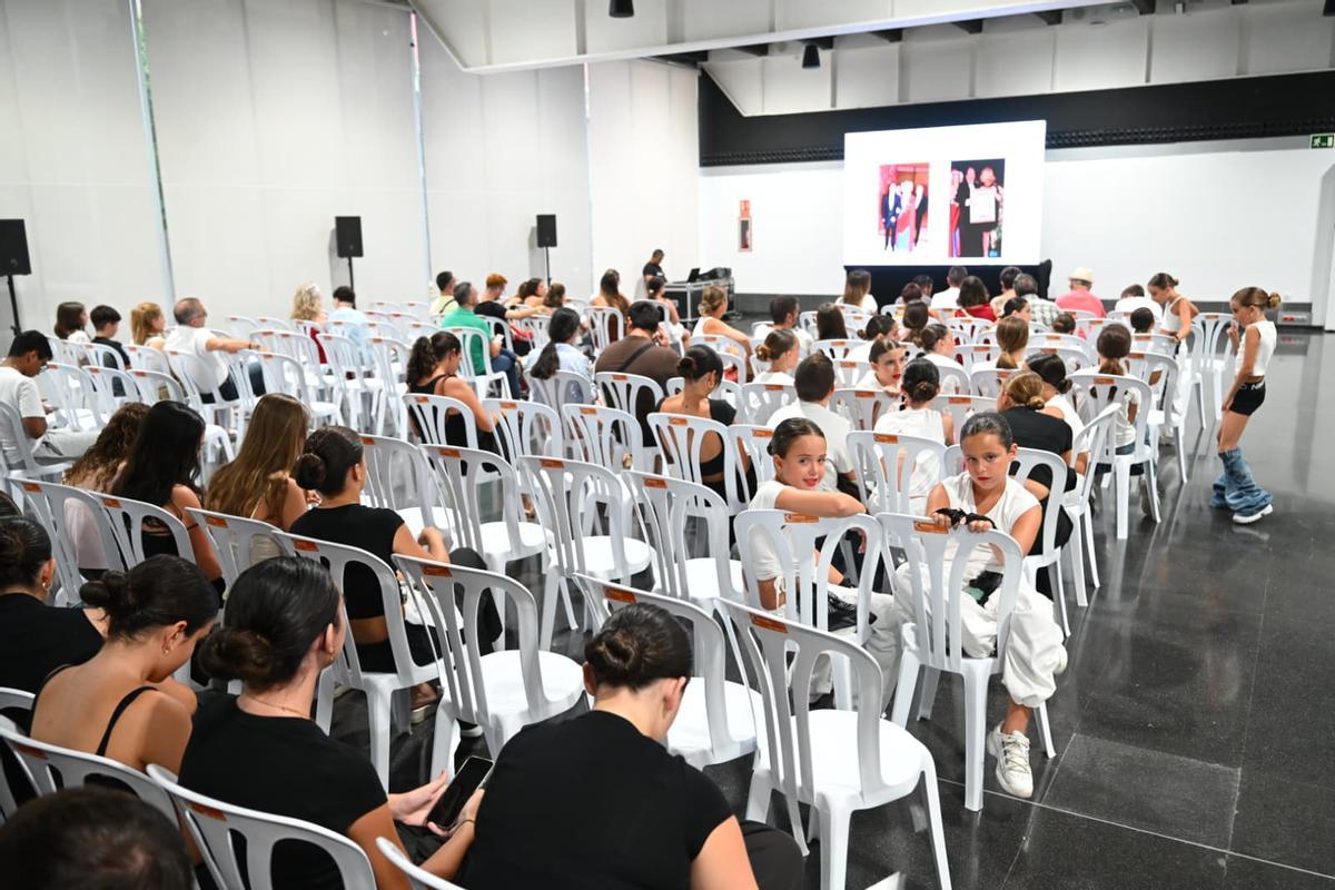 La Real Orden habilitó la sala de exposiciones del Centro de Congresos para seguir la gala