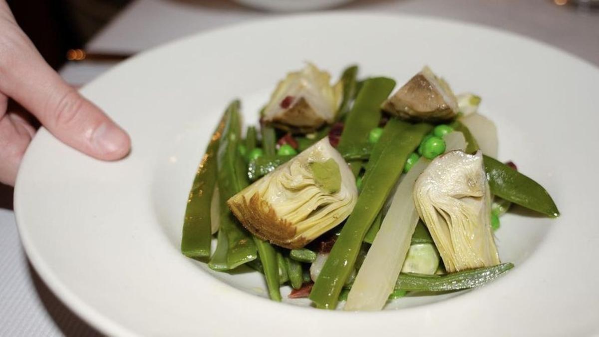 Uno de los platos de verduras de Tierra de Queiles.